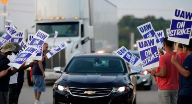 uaw-strike-01-rt-jt-190918_hpEmbed_3x2_992