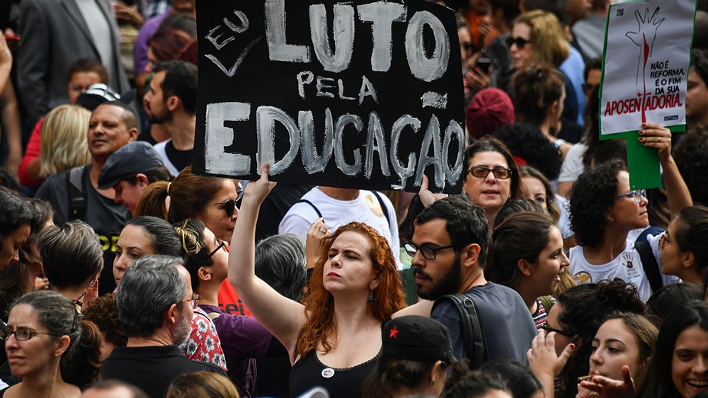 Brezilya'da On Binlerce Öğrenci ve Eğitim Emekçisi Bolsonaro'ya Karşı Sokakta!