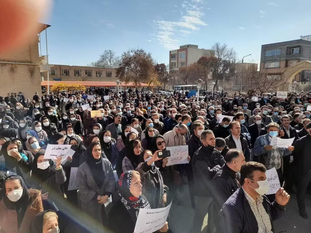 İran’da Öğretmenlerin Kitlesel Grevli Mücadelesi