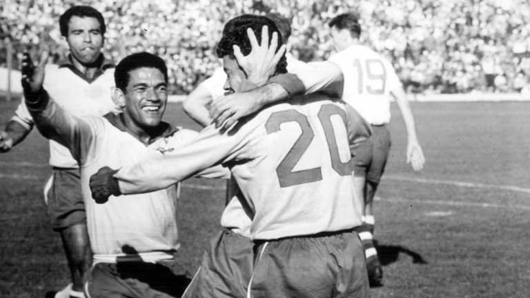 1958 Dünya Kupası: Pele ve Garrincha Sahne Alıyor – Fikret Seyhan