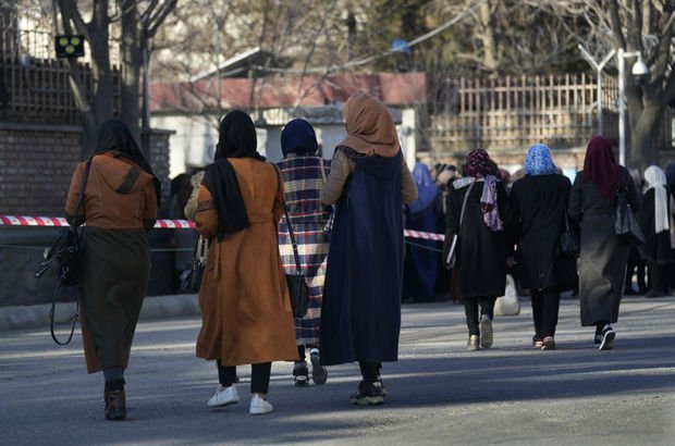 Taliban Rejiminden Kadınlara Üniversite Yasağı – Zehra Türkoğlu